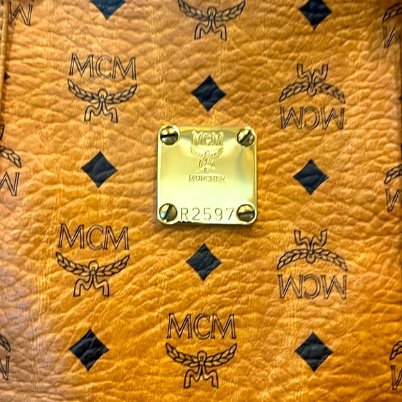 Authentic  MCM Vintage Visetos Cognac Monogram Dome Tote HUGE❤️❤️ preloved great - Picture 17 of 17